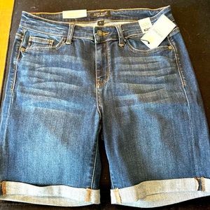 Judy Blue mid rise cuffed jean shorts. Style JB15006DK